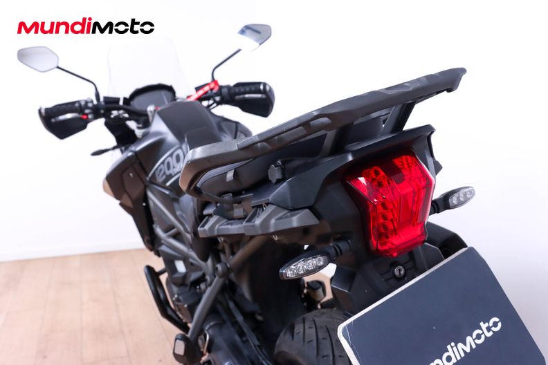 Motorbike image 9