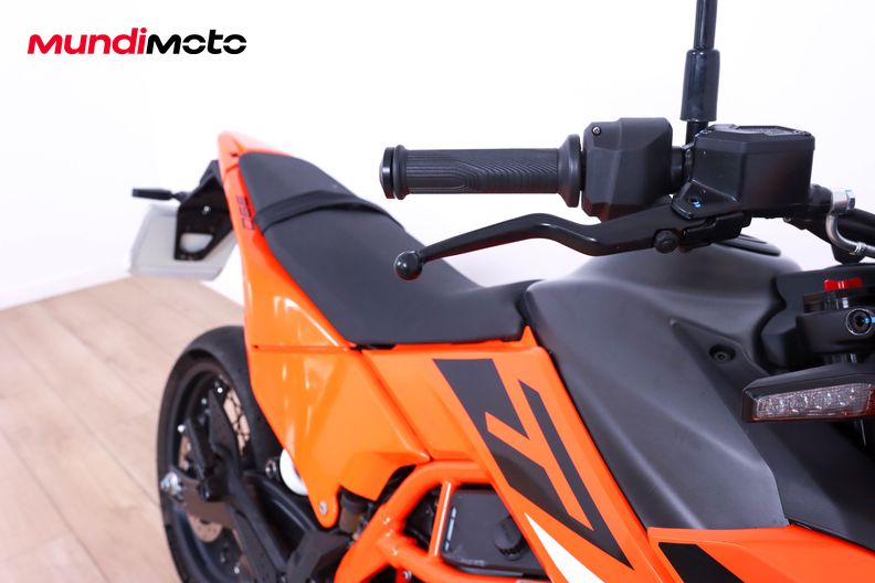Motorbike image 12