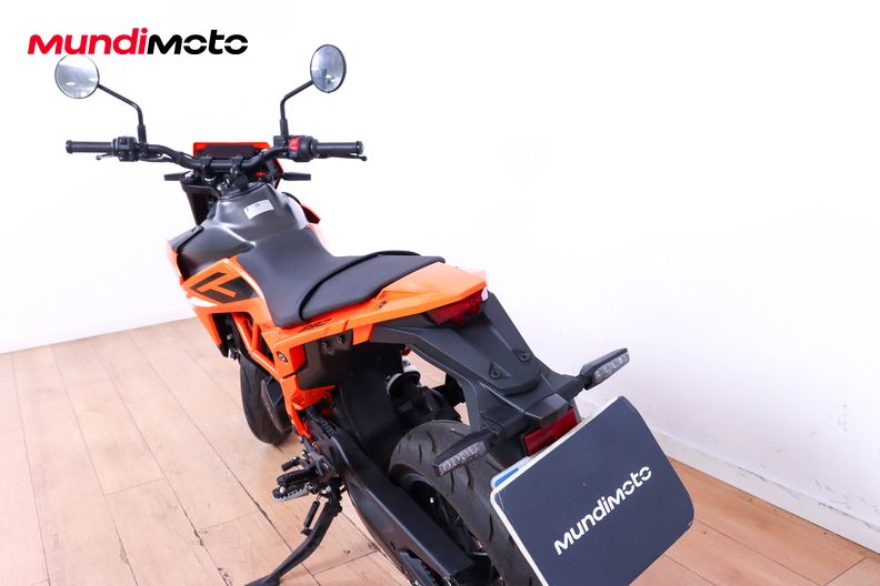Motorbike image 9