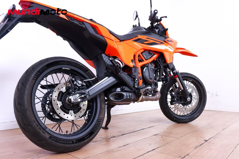 Motorbike image 3
