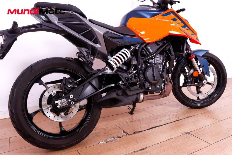Motorbike image 3