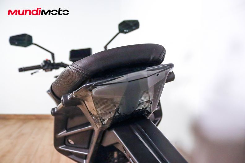 Motorbike image 9