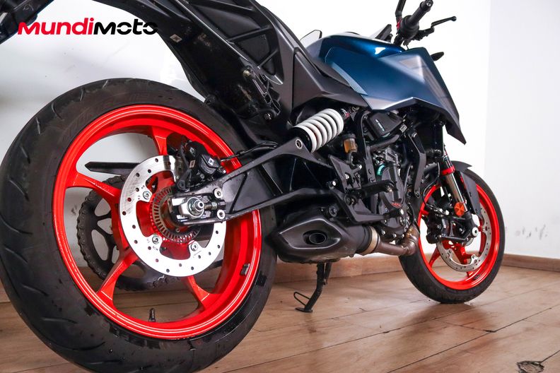 Motorbike image 3