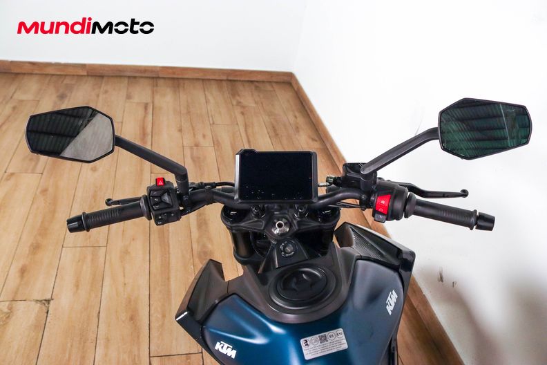 Motorbike image 10
