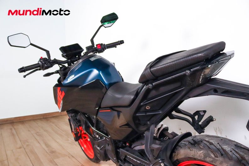 Motorbike image 9