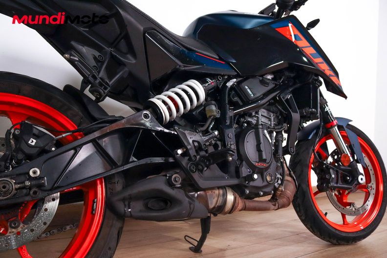 Motorbike image 3