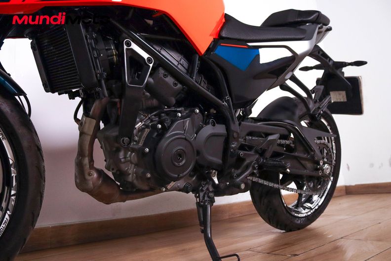 Motorbike image 8