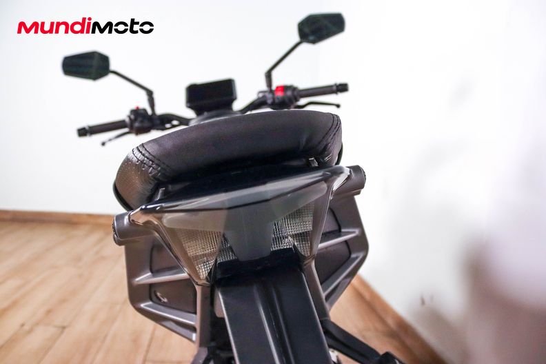 Motorbike image 9