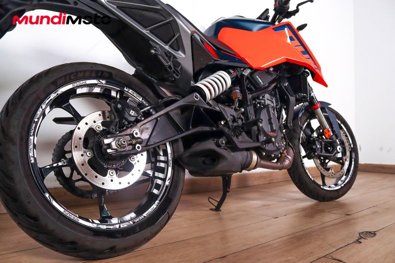 Motorbike image 3