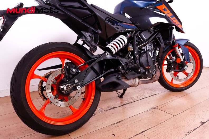 Motorbike image 3