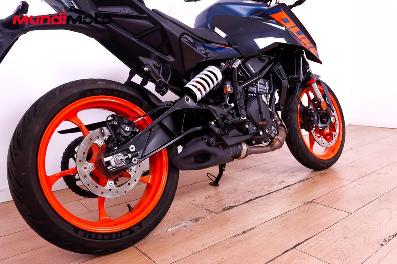 Motorbike image 3