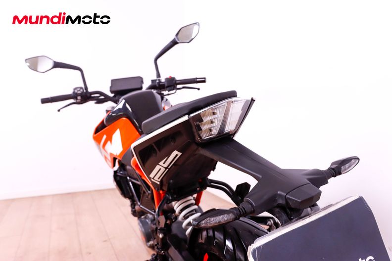 Motorbike image 9