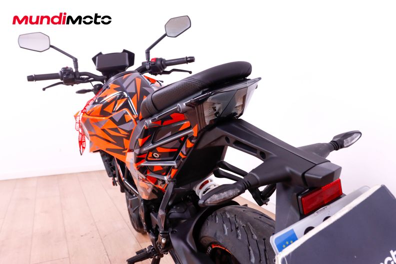 Motorbike image 9