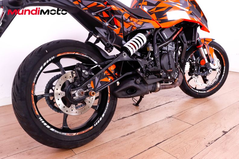 Motorbike image 3