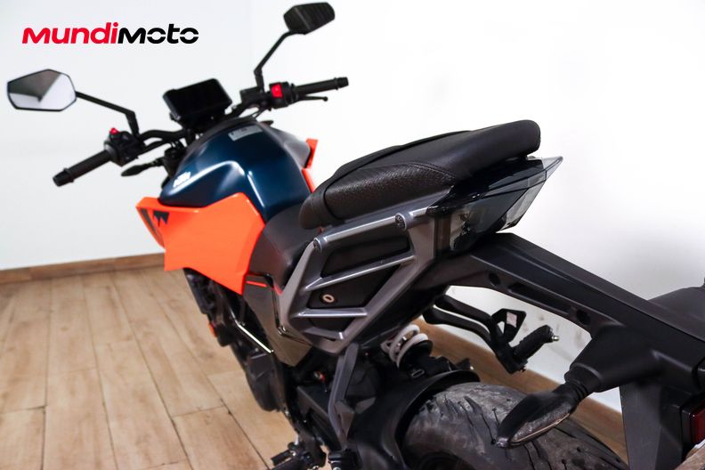 Motorbike image 9