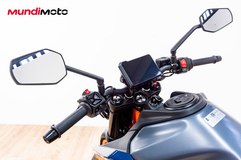 Motorbike image 10