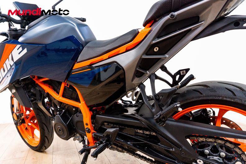 Motorbike image 8