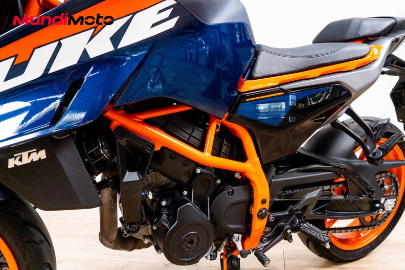 Motorbike image 9