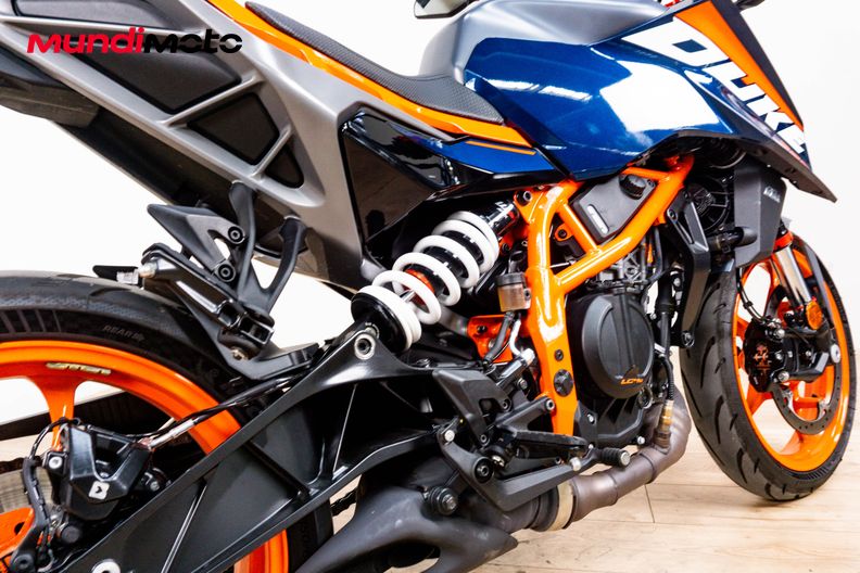 Motorbike image 3