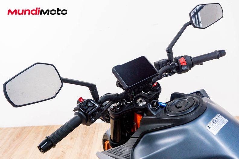 Motorbike image 10