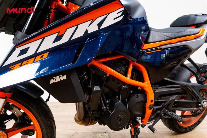 Motorbike image 9