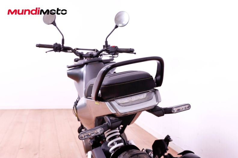 Motorbike image 9