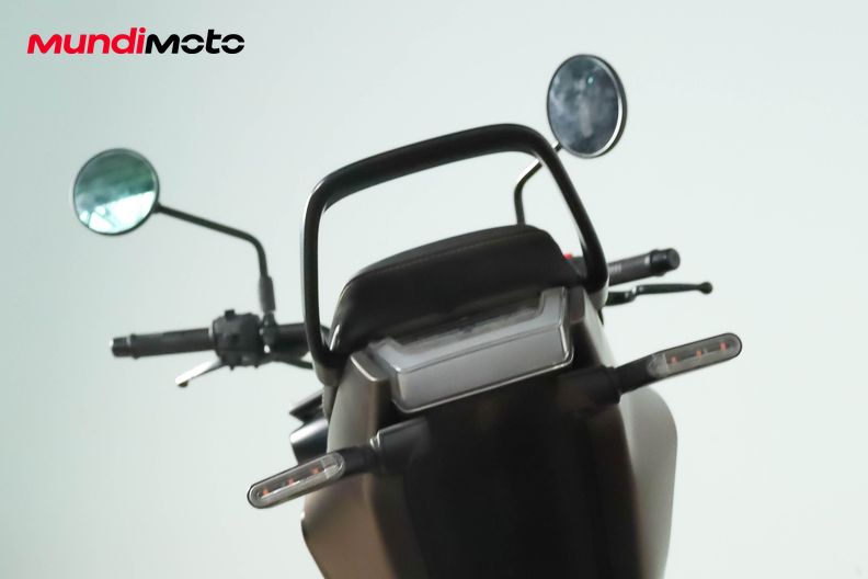 Motorbike image 9