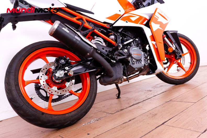 Motorbike image 3