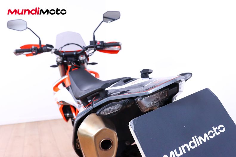 Motorbike image 9