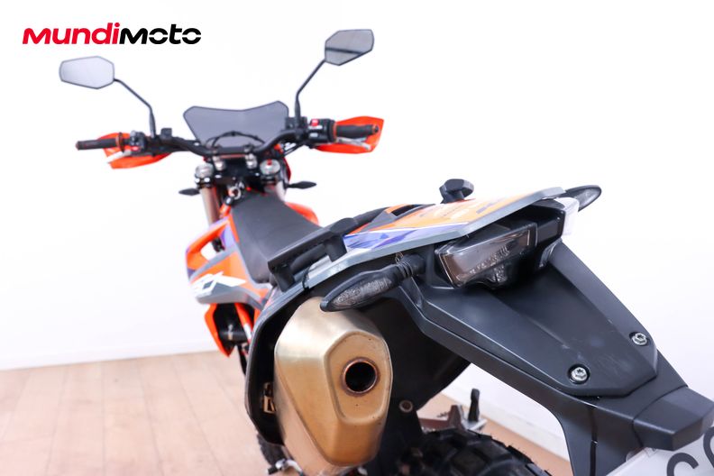 Motorbike image 9