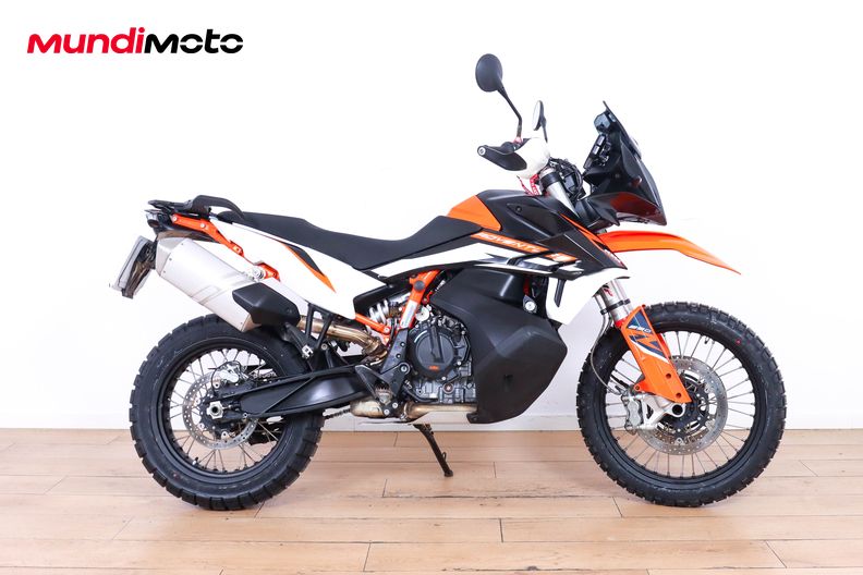 KTM 890