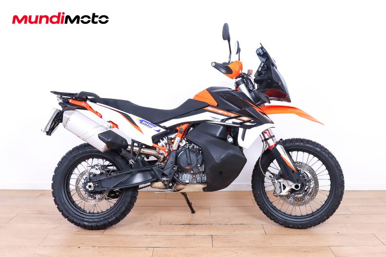 KTM 890