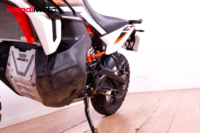 Motorbike image 8