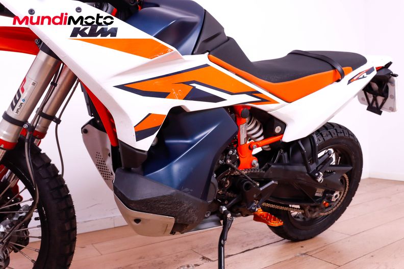 Motorbike image 8