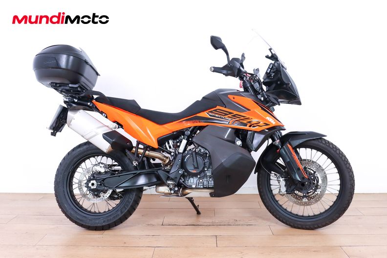 KTM 890