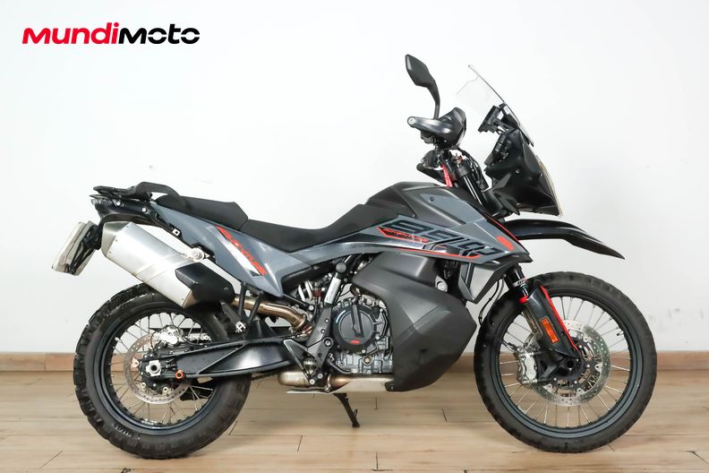 KTM 890