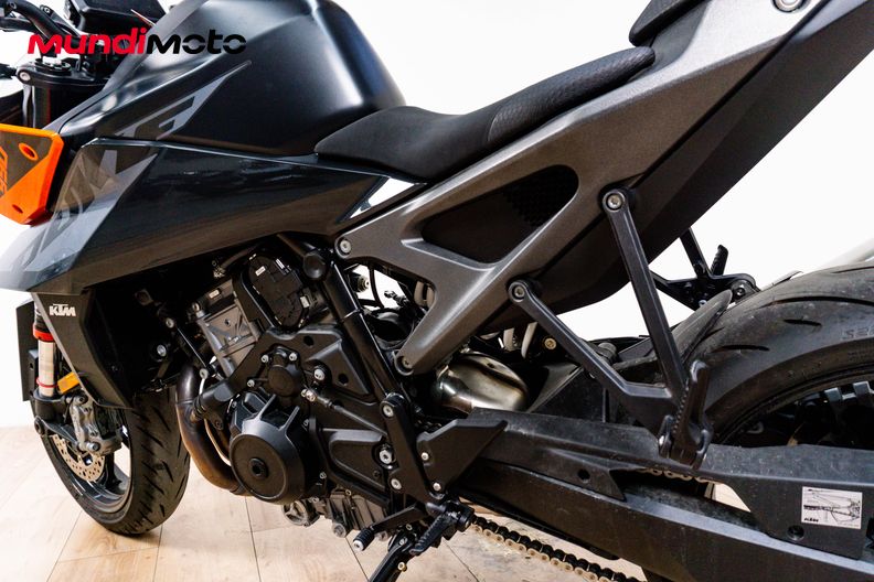 Motorbike image 8