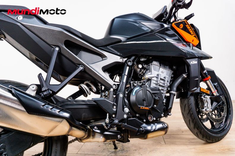 Motorbike image 3
