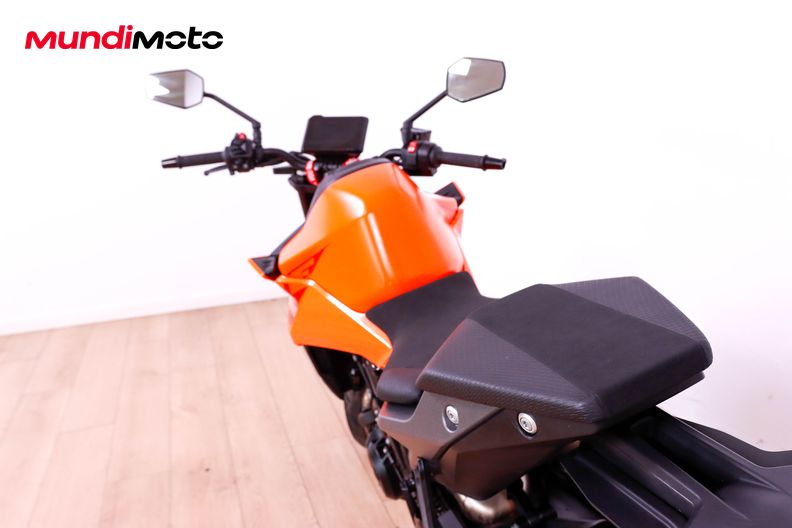 Motorbike image 9