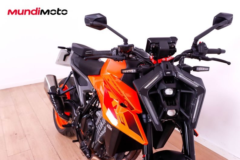 Motorbike image 3