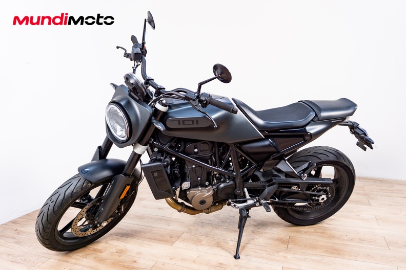 HUSQVARNA SVARTPILEN 701 ABS Mundimoto