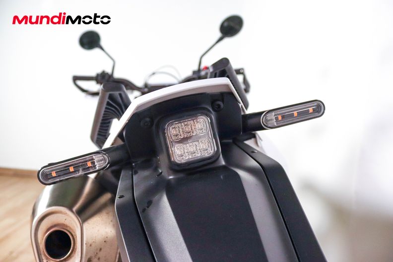 Motorbike image 9