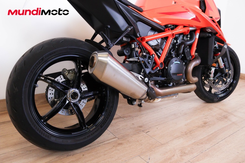Motorbike image 3
