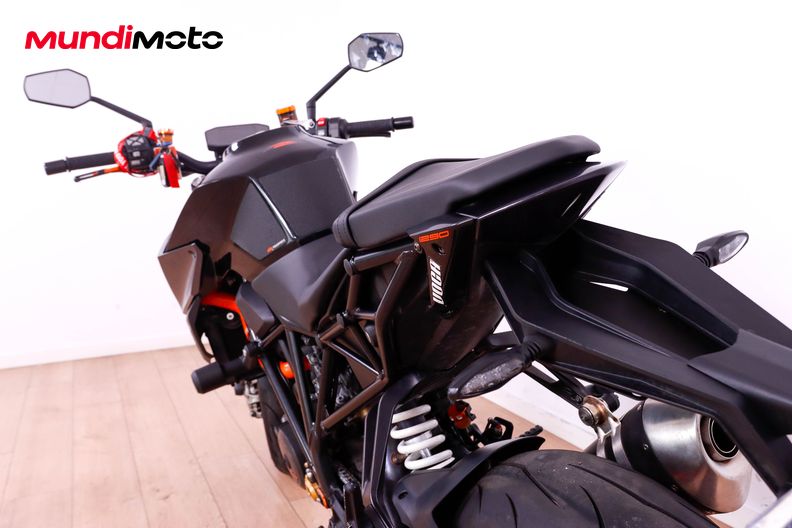 Motorbike image 9