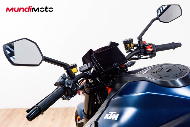 Motorbike image 10