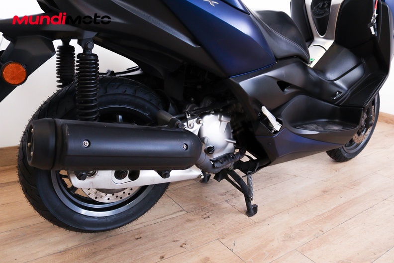 Motorbike image 3