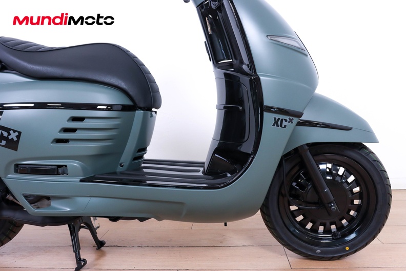 Motorbike image 12