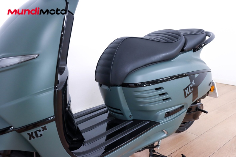 Motorbike image 8