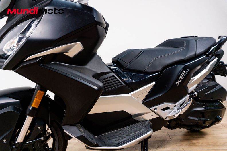 Motorbike image 9