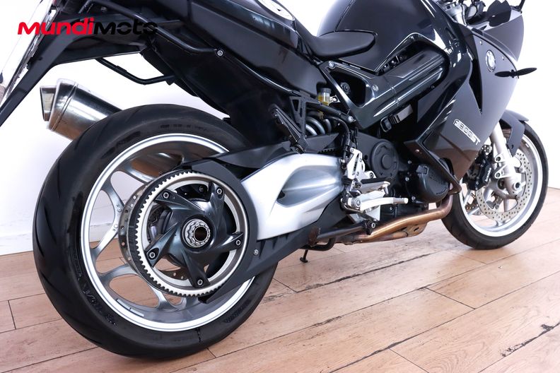Motorbike image 3